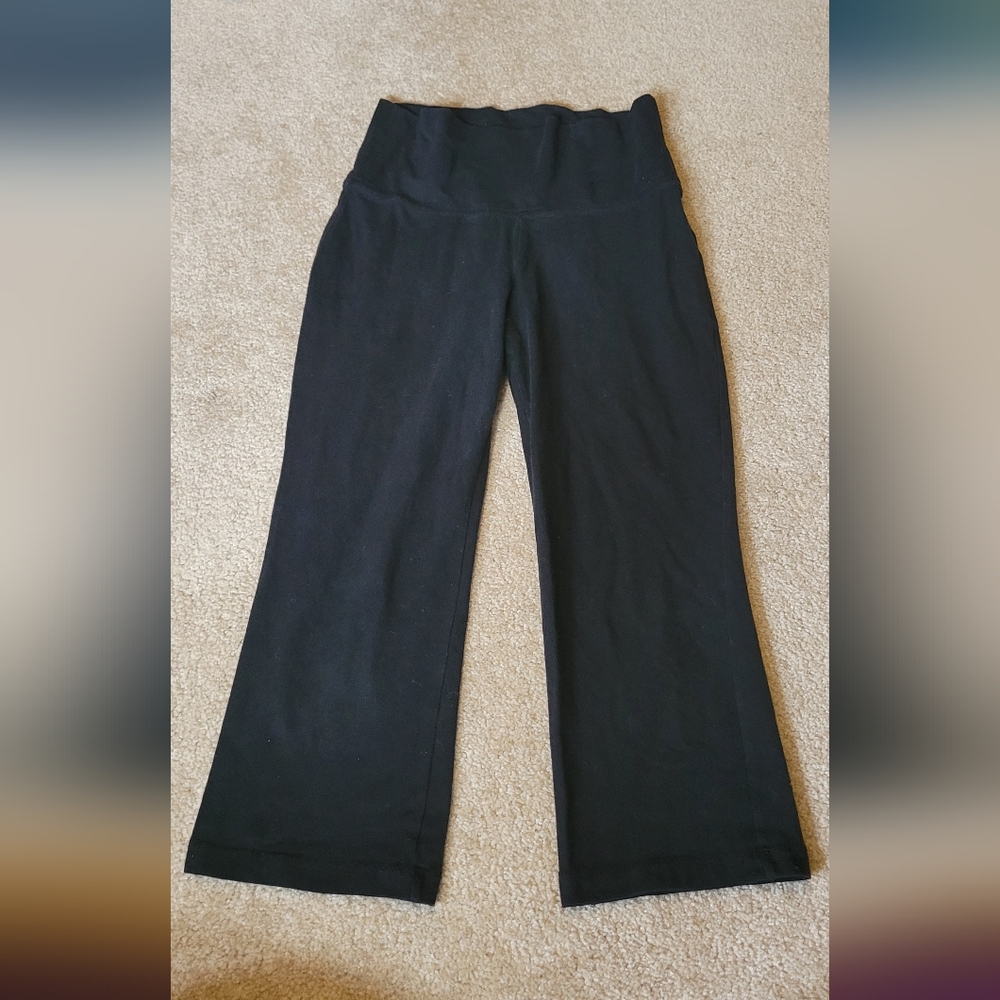 Old Navy womens xs black capri leggings Used. No holes or stains. Check the pict